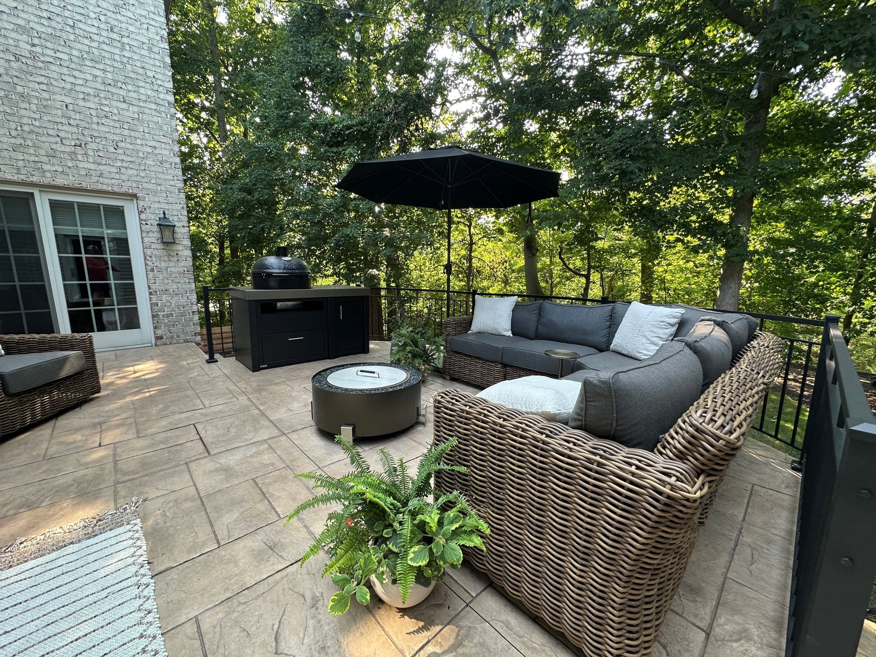 Backyard setting of Stono Outdoor Living Kitchen