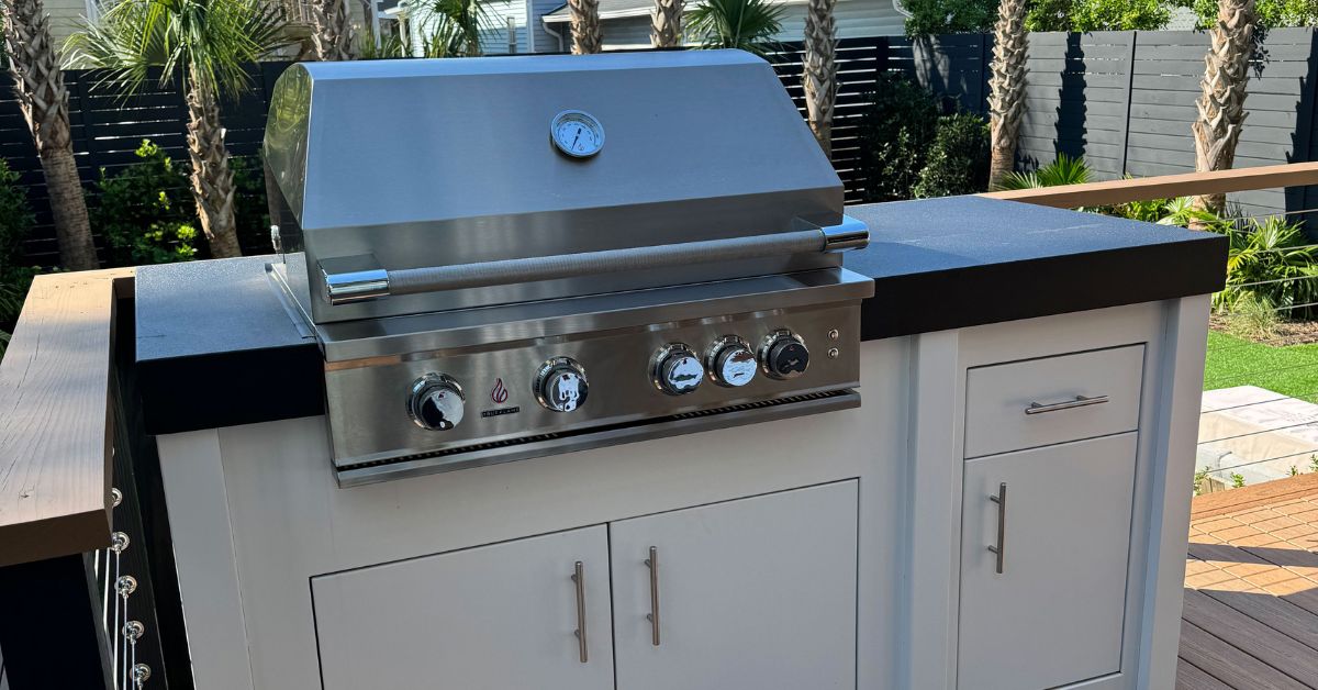 Reasons To Add an Island to Your Outdoor Kitchen
