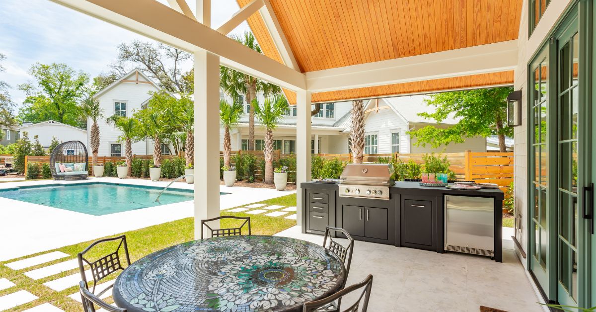 Aluminum vs. Stainless Steel Outdoor Kitchen Cabinetry