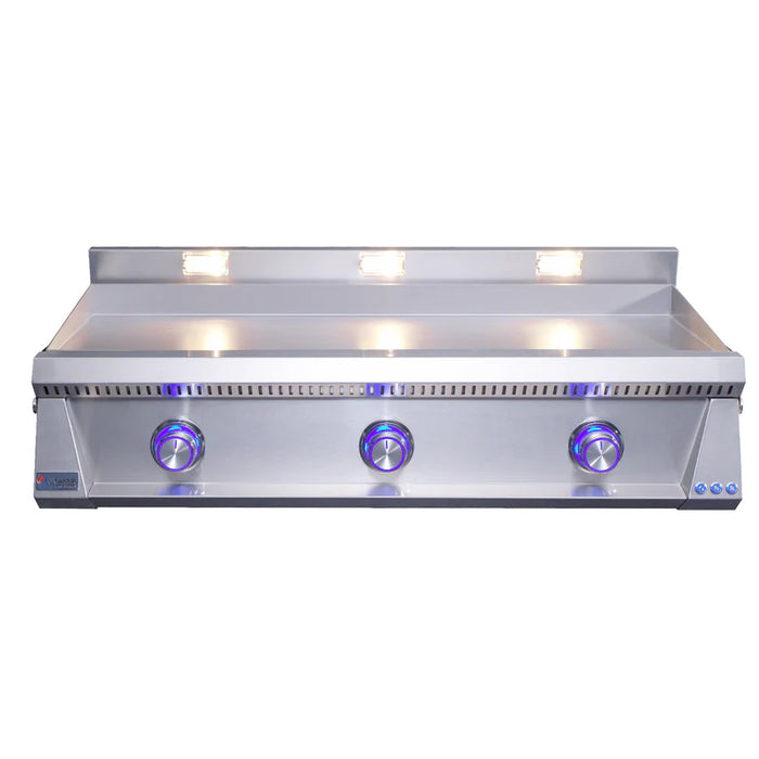 Stono Outdoor Living The Le Griddle Pro Series 105 by Le Griddle is a 3-burner natural gas outdoor griddle with a 3mm 304 stainless steel plate, three blue-lit control knobs, and built-in interior lights above the cooking surface. Model: OML105P3.