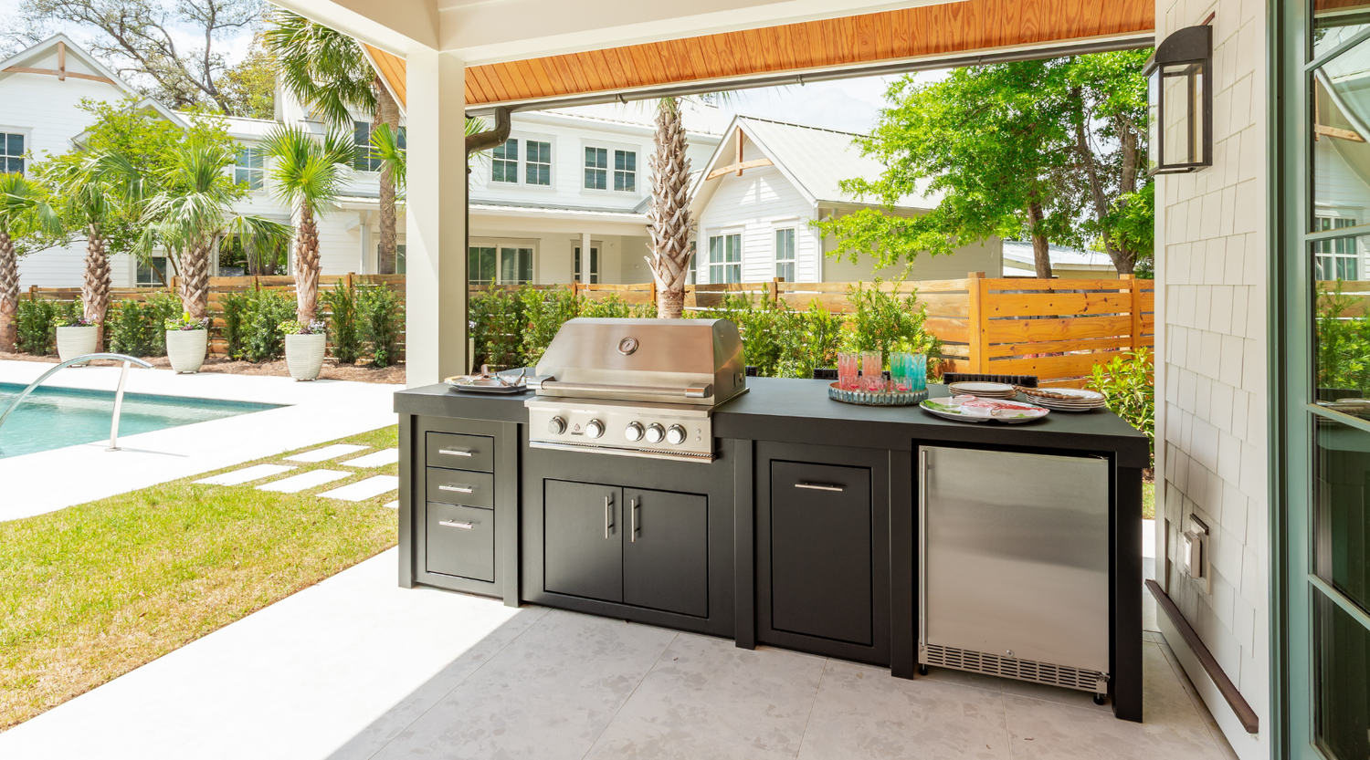 A finished Stono outdoor kitchen as the centerpiece of a backyard patio